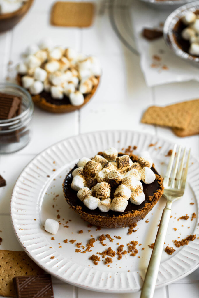 These s'mores pies come together in one hour or less!