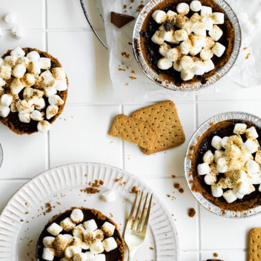 Gluten-free s'mores pies have never been easier (or more delicious)!